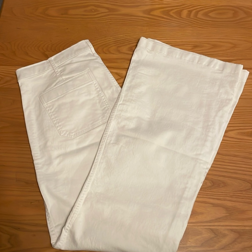 Women’s Gap 1969 flare leg white denim pants,size 14